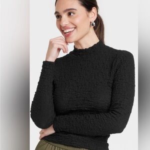 Women’s Long Sleeve Slim Fit Mock Turtleneck Shirt Black. Size Medium. NWT